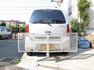 自社用車ヒッチ取り付け