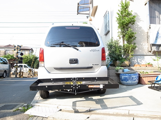 自社用車ヒッチ取り付け